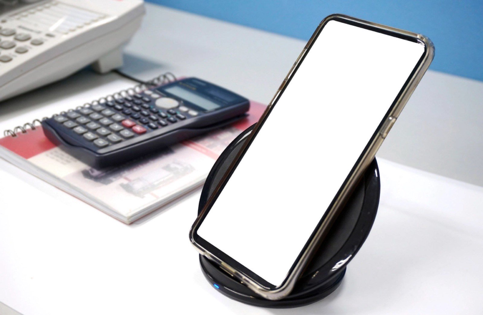 Pin dự phòng Loca K6 10000mAh: sạc không dây có tiện?